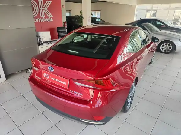 Lexus IS 300H 2017 - 25900 EUR, 68000 km - AUTO.MOTO.pt - 68000km - foto 12 de 38