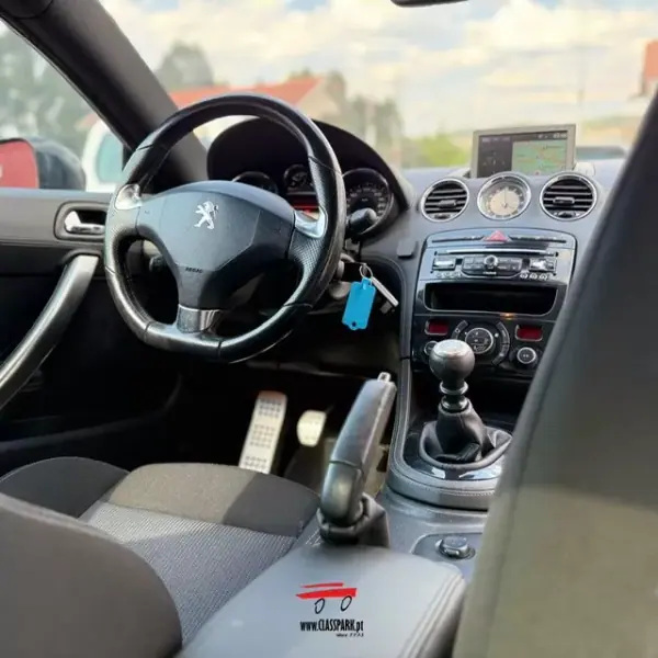Peugeot RCZ 2014 - 16500 EUR, 180000 km - AUTO.MOTO.pt - 180000km - foto 4 de 17