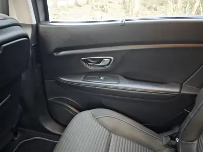 Renault Grand Scénic 2017 - 12750 EUR, 320000 km - AUTO.MOTO.pt - 320000km - foto 40 de 40