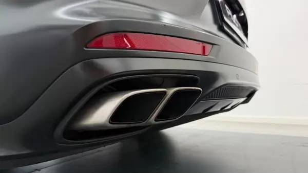 Porsche Panamera 2018 - 79990 EUR, 140973 km - AUTO.MOTO.pt - 140973km - foto 11 de 36