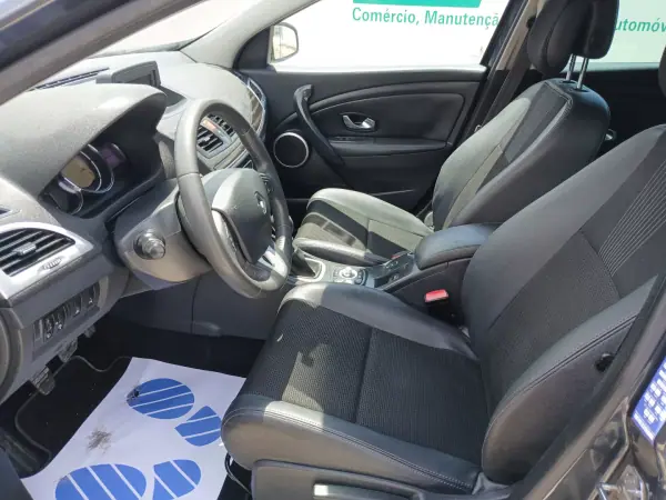 Renault Mégane Sport Tourer 2010 - 6850 EUR, 158137 km - AUTO.MOTO.pt - 158137km - foto 15 de 24
