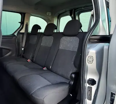 Peugeot Partner 2018 - 14900 EUR, 140000 km - AUTO.MOTO.pt - 140000km - foto 14 de 37