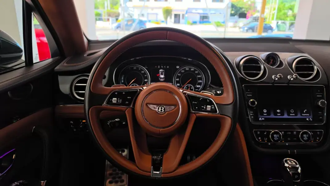 Bentley Bentayga 2020 - 185000 EUR, 62037 km - AUTO.MOTO.pt - 62037km - foto 14 de 31