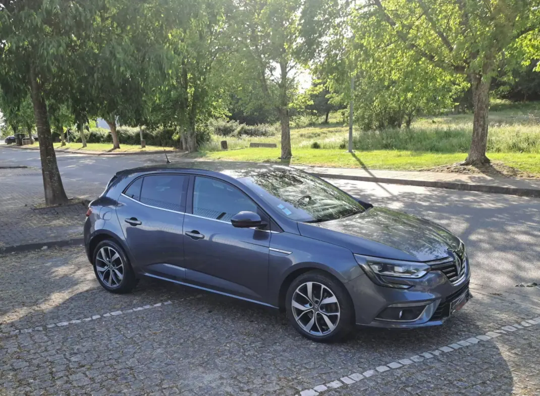 Renault Mégane 2016 - 14000 EUR, 159000 km - AUTO.MOTO.pt - 159000km - foto 8 de 17