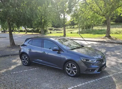 Renault Mégane 2016 - 14000 EUR, 159000 km - AUTO.MOTO.pt - 159000km - foto 8 de 17