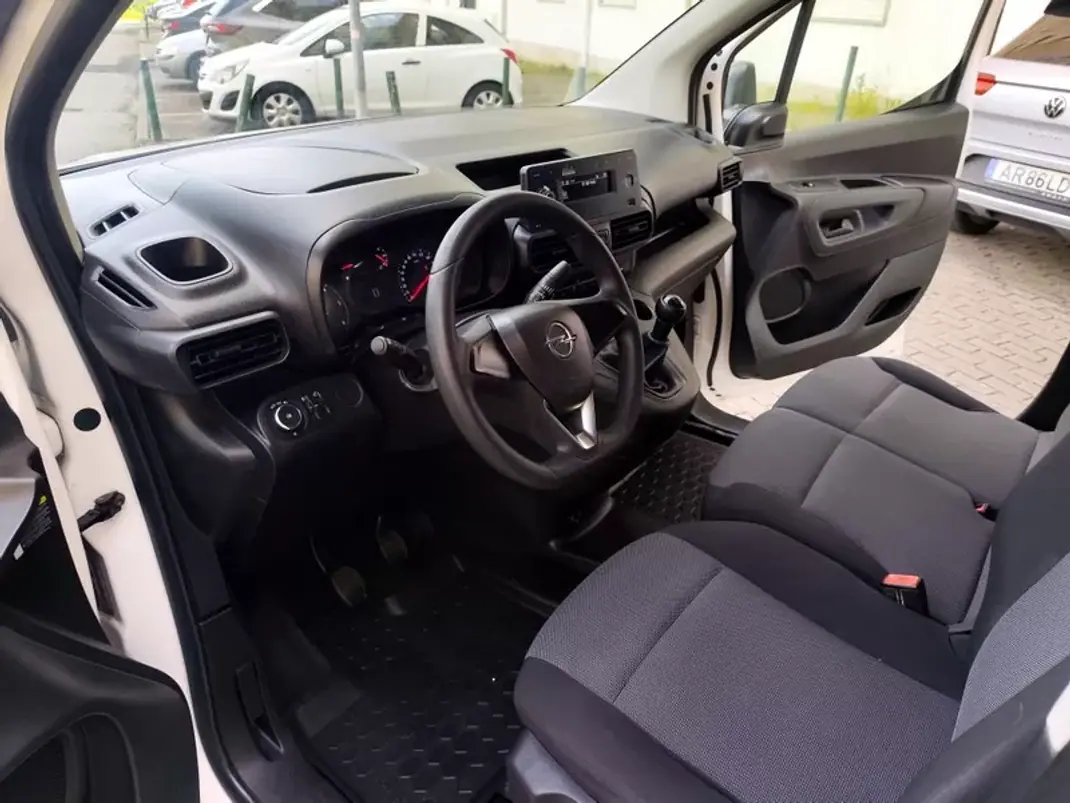 Opel COMBO 2019 - 11980 EUR, 162000 km - AUTO.MOTO.pt - 162000km - foto 6 de 21