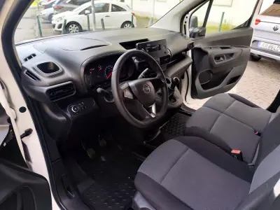 Opel COMBO 2019 - 11980 EUR, 162000 km - AUTO.MOTO.pt - 162000km - foto 6 de 21