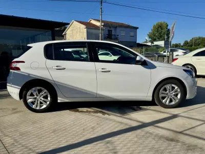 Peugeot 308 2018 - 9999 EUR, 120000 km - AUTO.MOTO.pt - 120000km - foto 18 de 19