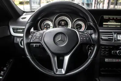 Mercedes-Benz E 300 2015 - 15990 EUR, 256669 km - AUTO.MOTO.pt - 256669km - foto 13 de 36