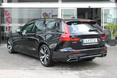 Volvo V60 2020 - 26400 EUR, 128429 km - AUTO.MOTO.pt - 128429km - foto 2 de 25