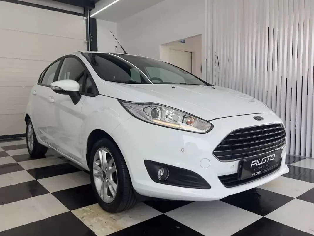 Ford Fiesta 2015 - 9990 EUR, 126498 km - AUTO.MOTO.pt - 126498km - foto 4 de 23