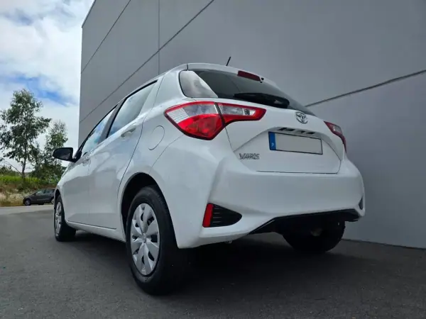 Toyota Yaris 2019 - 11500 EUR, 35900 km - AUTO.MOTO.pt - 35900km - foto 4 de 21