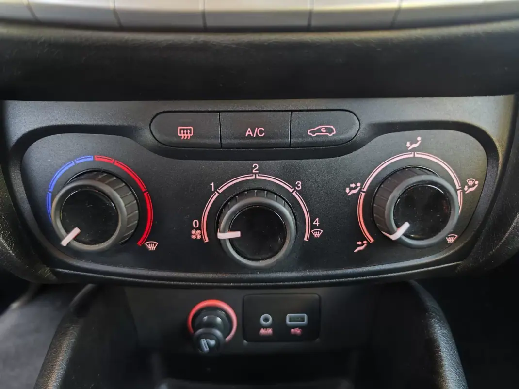 Fiat Tipo 2016 - 8480 EUR, 177150 km - AUTO.MOTO.pt - 177150km - foto 36 de 39