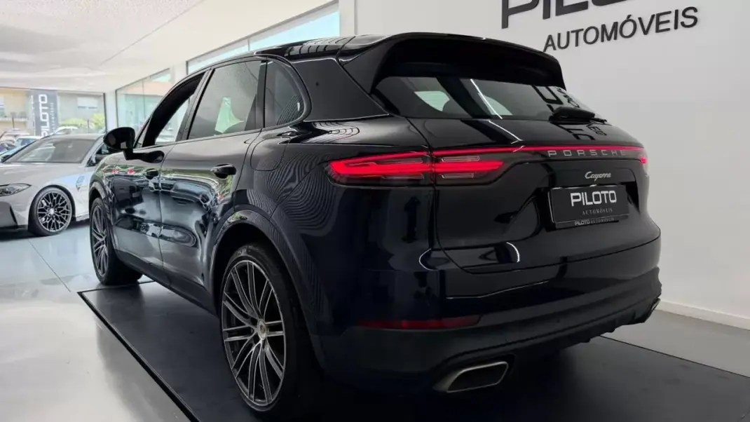 Porsche Cayenne 2019 - 59990 EUR, 87906 km - 87906km - foto 30 de 33