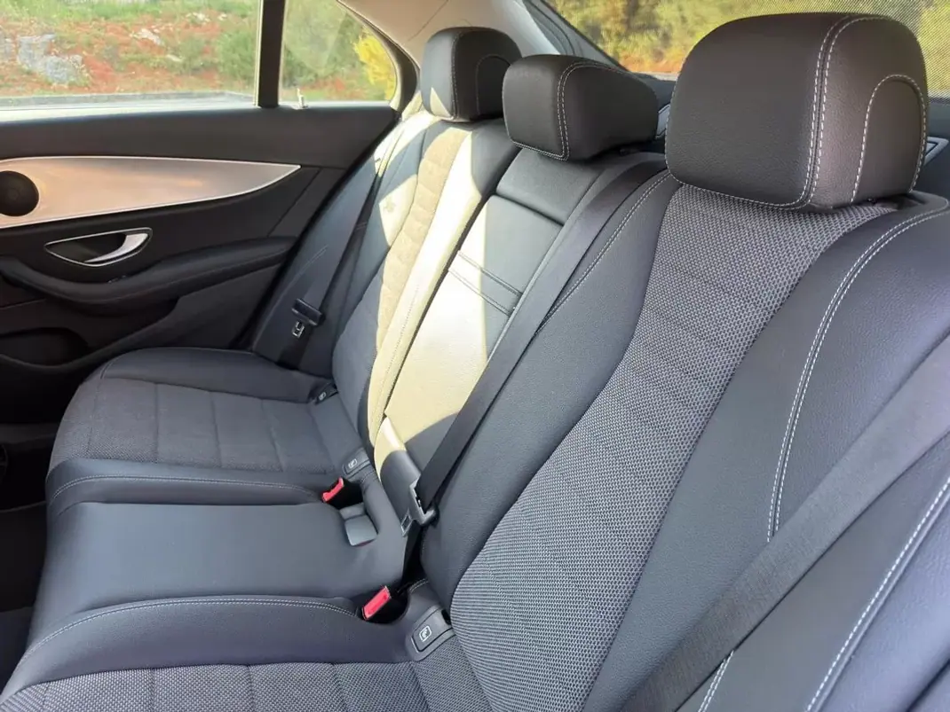 Mercedes-Benz E 300 2019 - 25900 EUR, 138000 km - 138000km - foto 19 de 33