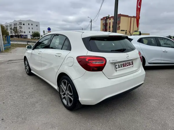 Mercedes-Benz A 180 2015 - 14750 EUR, 176972 km - AUTO.MOTO.pt - 176972km - foto 5 de 30