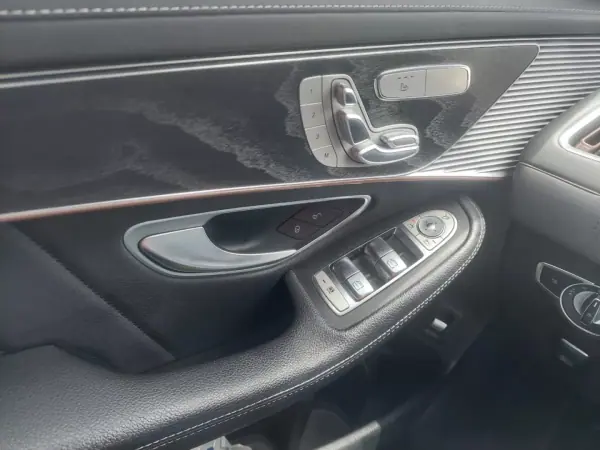 Mercedes-Benz EQC 2020 - 34800 EUR, 91200 km - AUTO.MOTO.pt - 91200km - foto 6 de 13
