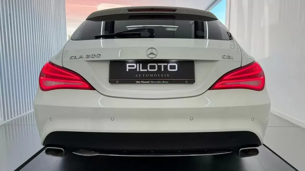 Mercedes-Benz CLA 200 2015 - 19490 EUR, 142879 km - AUTO.MOTO.pt - 142879km - foto 8 de 32