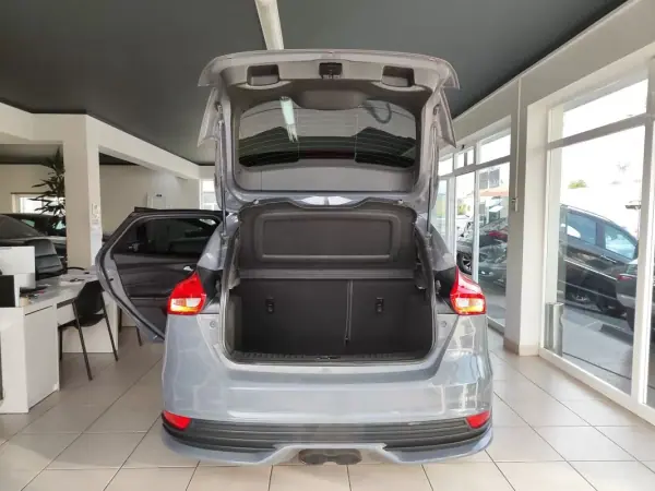 Ford Focus 2015 - 20500 EUR, 125550 km - AUTO.MOTO.pt - 125550km - foto 15 de 40