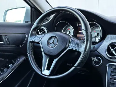 Mercedes-Benz GLA 200 2015 - 20750 EUR, 124000 km - AUTO.MOTO.pt - 124000km - foto 13 de 34