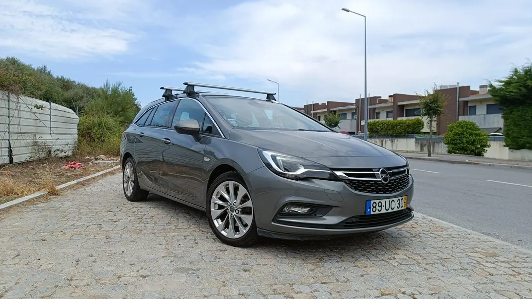 Opel Astra Sports Tourer 2018 - 12500 EUR, 150000 km - AUTO.MOTO.pt - 150000km - foto 11 de 11