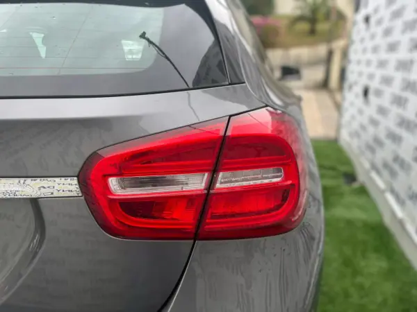 Mercedes-Benz GLA 180 2017 - 18990 EUR, 151000 km - AUTO.MOTO.pt - 151000km - foto 5 de 13