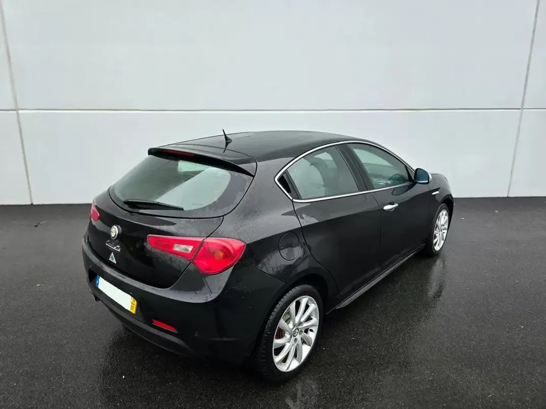 Alfa Romeo Giulietta 2011 - 5990 EUR, 200000 km - AUTO.MOTO.pt - 200000km - foto 7 de 23