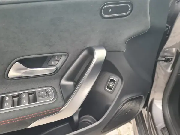 Mercedes-Benz A 250 2024 - 43990 EUR, 10000 km - AUTO.MOTO.pt - 10000km - foto 32 de 36