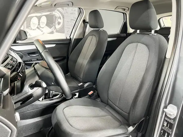 BMW 214 Active Tourer 2017 - 15600 EUR, 98526 km - AUTO.MOTO.pt - 98526km - foto 7 de 21