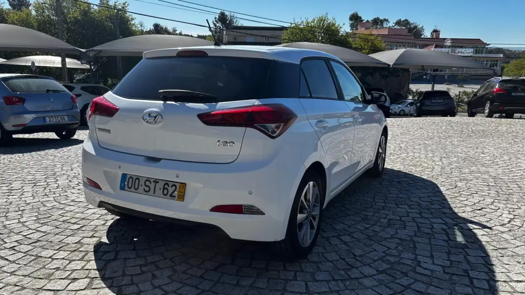 Hyundai i20 2017 - 11390 EUR, 78000 km - AUTO.MOTO.pt - 78000km - foto 6 de 20