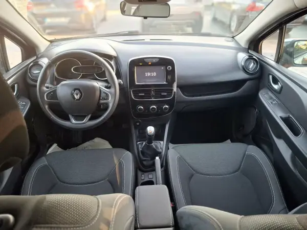 Renault Clio 2018 - 1295 EUR, 57123 km - AUTO.MOTO.pt - 57123km - foto 10 de 11