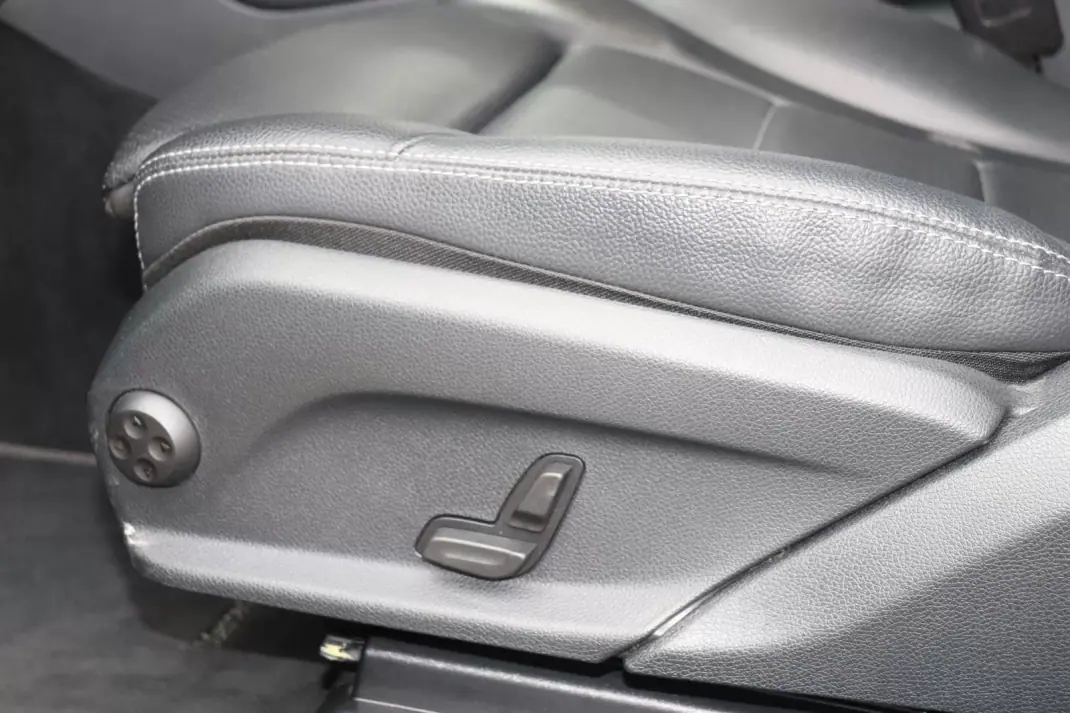 Mercedes-Benz 200 2020 - 54990 EUR, 120000 km - AUTO.MOTO.pt - 120000km - foto 16 de 20