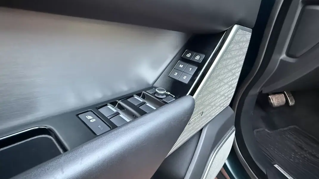 Land Rover Range Rover Velar 2021 - 63990 EUR, 70000 km - 70000km - foto 40 de 50