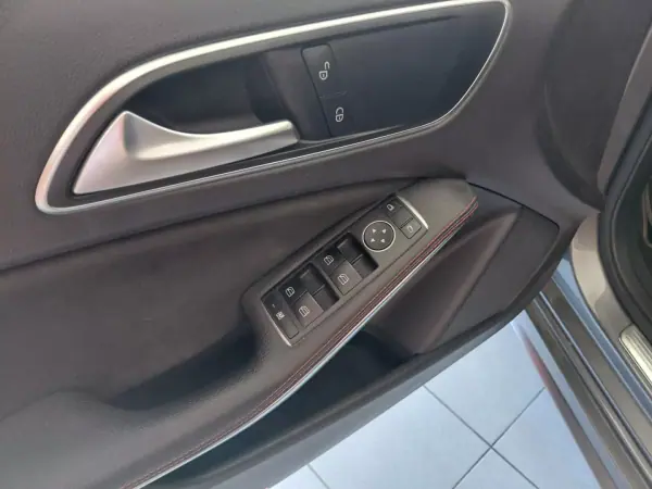 Mercedes-Benz A 180 2018 - 16900 EUR, 212000 km - AUTO.MOTO.pt - 212000km - foto 10 de 21