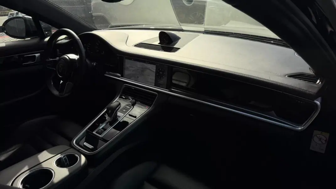 Porsche Panamera Sport Turismo 2018 - 72900 EUR, 99200 km - AUTO.MOTO.pt - 99200km - foto 16 de 16