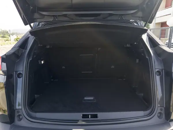Peugeot 3008 2017 - 18990 EUR, 181000 km - AUTO.MOTO.pt - 181000km - foto 12 de 45
