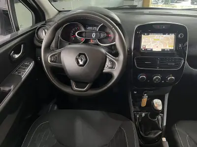 Renault Clio 2019 - 10800 EUR, 122674 km - AUTO.MOTO.pt - 122674km - foto 9 de 22