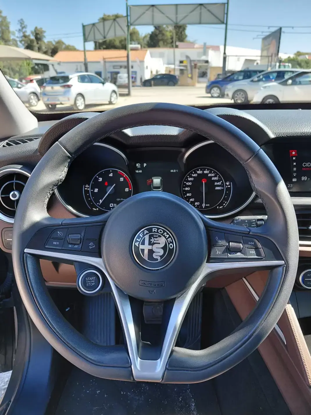Alfa Romeo Stelvio 2018 - 24900 EUR, 160000 km - 160000km - foto 5 de 14