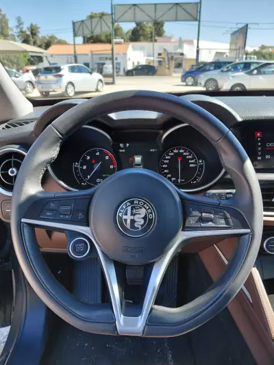 Alfa Romeo Stelvio 2018 - 25500 EUR, 160000 km - AUTO.MOTO.pt - 160000km - foto 5 de 14