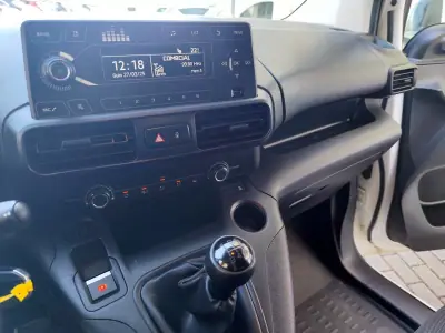 Peugeot Partner 1.6 HDI , 3 Lug. , Iva Dedutivel 2019 - 12480 EUR, 131000 km - AUTO.MOTO.pt - 131000km - foto 23 de 29