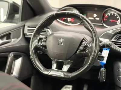 Peugeot 308 SW 2016 - 9500 EUR, 198000 km - AUTO.MOTO.pt - 198000km - foto 15 de 18