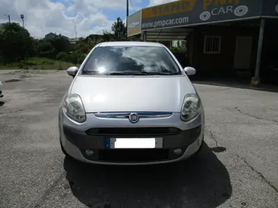 Fiat Grande Punto 2009 - 5900 EUR, 168000 km - AUTO.MOTO.pt - 168000km - foto 2 de 11