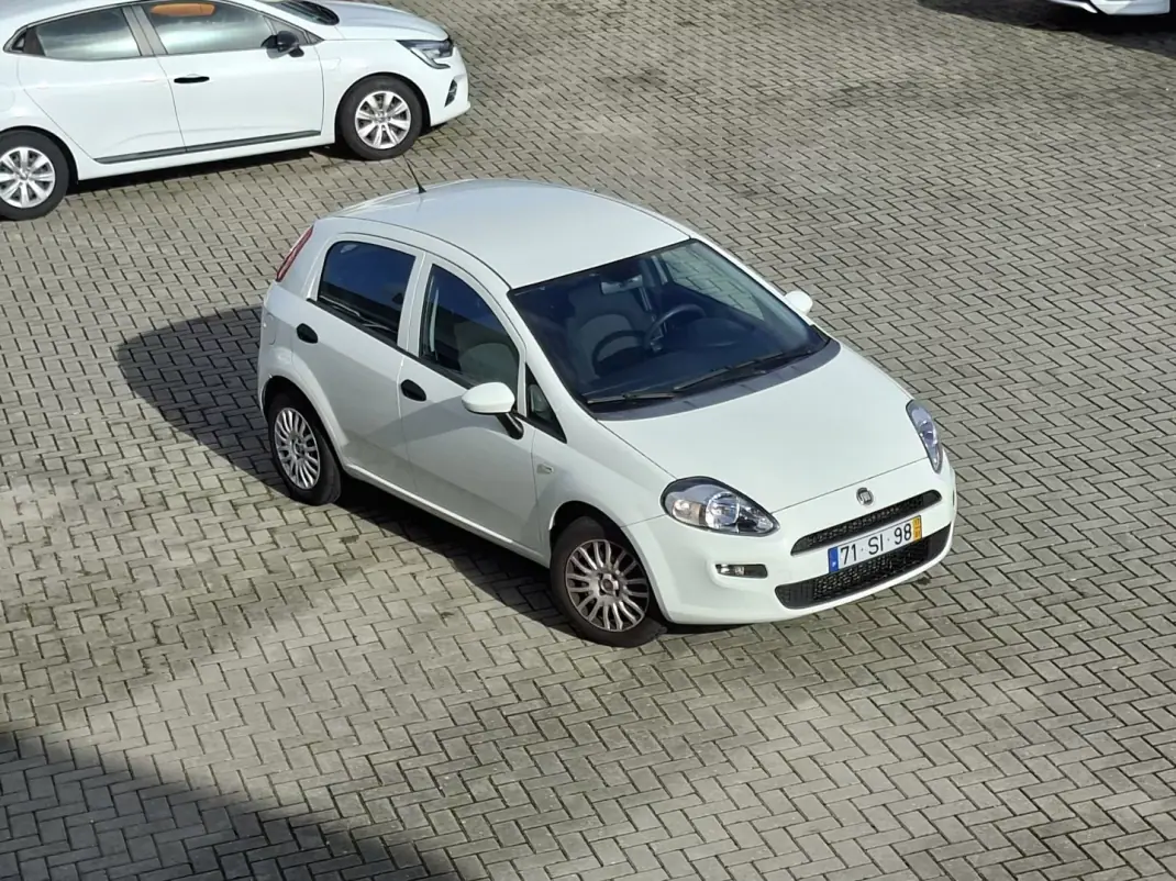 Fiat Punto 2017 - 8750 EUR, 114752 km - AUTO.MOTO.pt - 114752km - foto 25 de 26