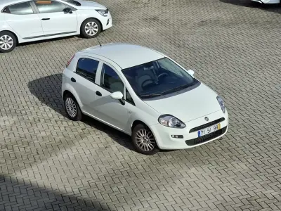 Fiat Punto 2017 - 8750 EUR, 114752 km - AUTO.MOTO.pt - 114752km - foto 25 de 26