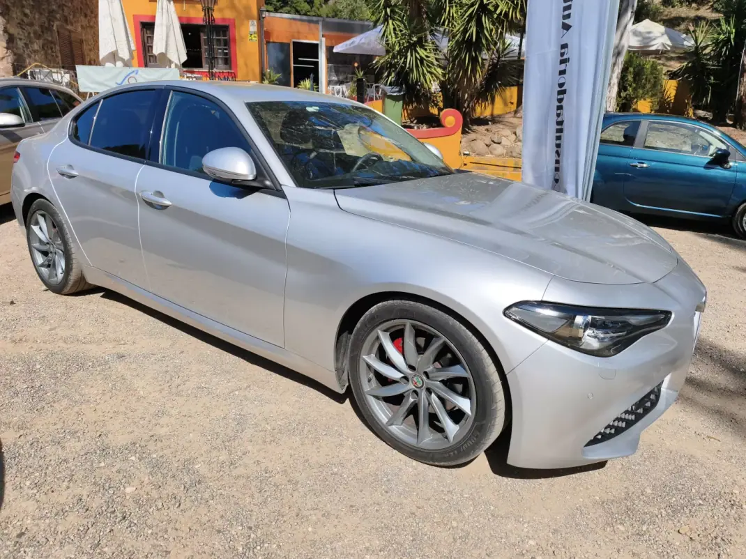Alfa Romeo Giulia 2018 - 26900 EUR, 97500 km - AUTO.MOTO.pt - 97500km - foto 1 de 13