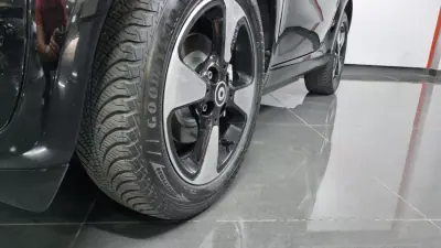 Smart Fortwo Cabrio 2021 - 13990 EUR, 59000 km - AUTO.MOTO.pt - 59000km - foto 25 de 37