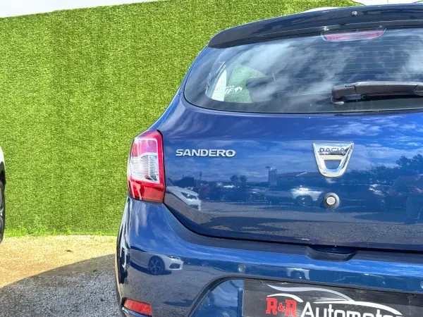 Dacia Sandero 2017 - 9900 EUR, 166000 km - AUTO.MOTO.pt - 166000km - foto 7 de 16