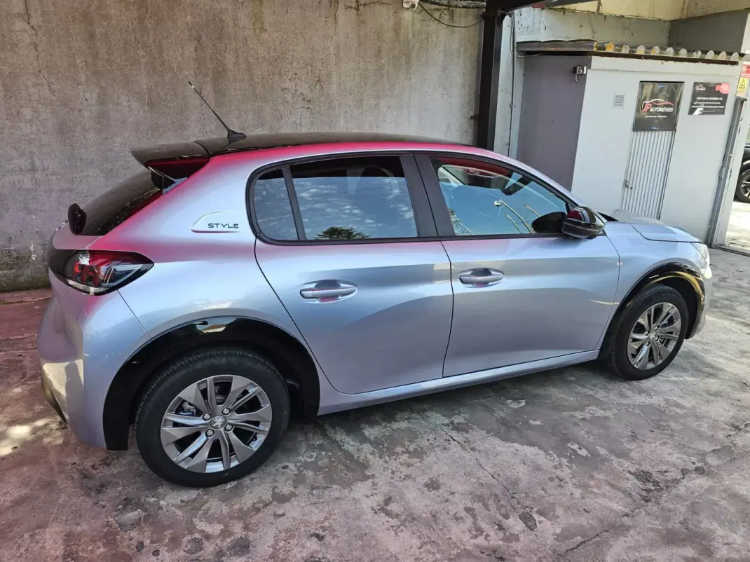 Peugeot e-208 2023 - 17999 EUR, 12000 km - AUTO.MOTO.pt - 12000km - foto 4 de 18