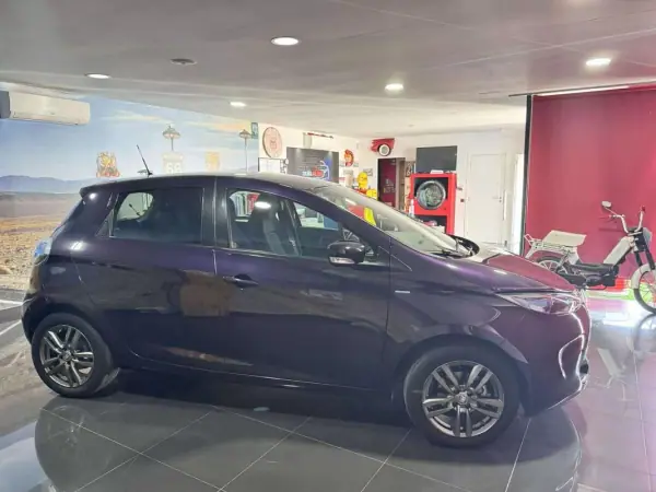Renault Zoe 2018 - 13750 EUR, 94000 km - AUTO.MOTO.pt - 94000km - foto 4 de 22