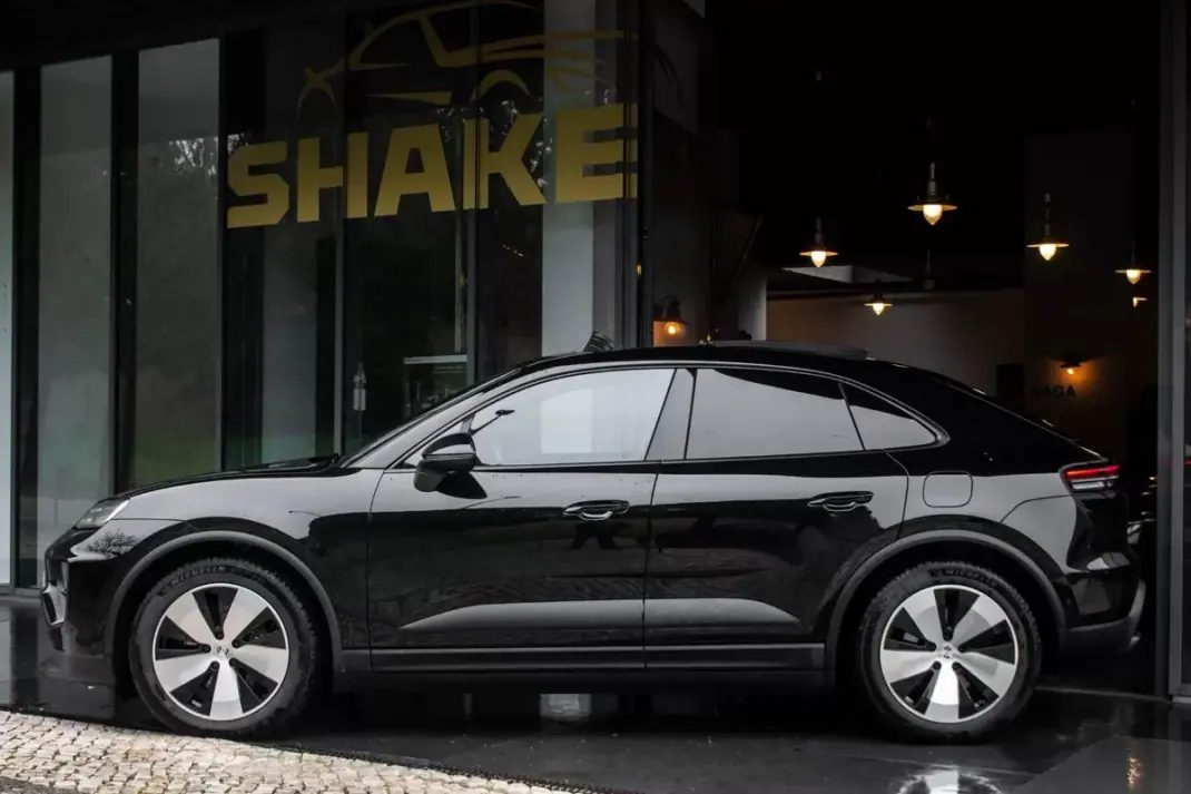 Porsche Macan 2025 - 83990 EUR, 15400 km - AUTO.MOTO.pt - 15400km - foto 2 de 49